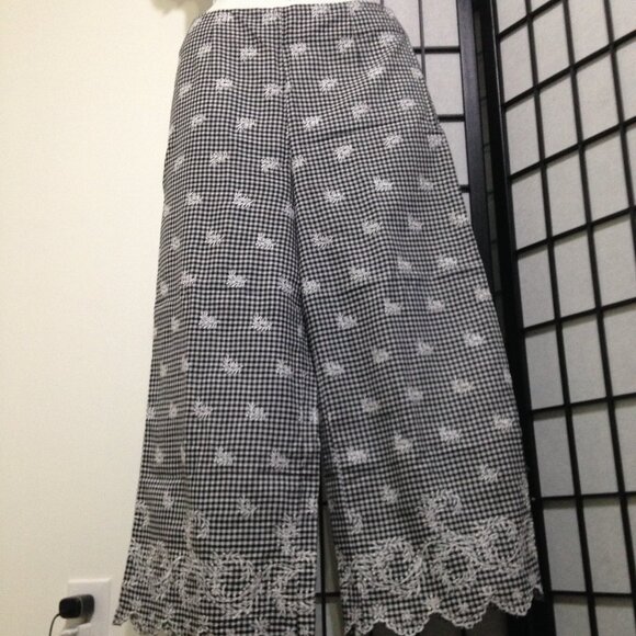 5/$15| Unused Cute Embroidered Like Floral Scallop Hem Wide Leg Back Zippered P… - Picture 1 of 16